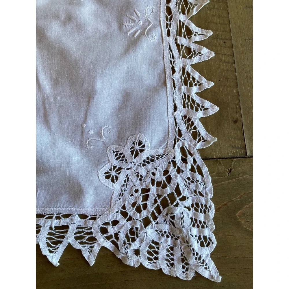 Vintage White Linen Table Runner‎ Hand Crochet Lace Floral Embroidery 14x67